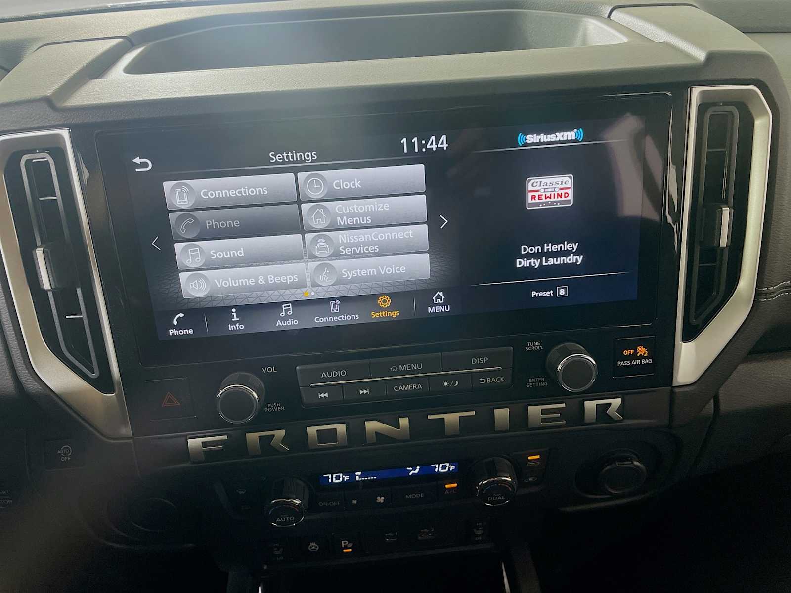 2025 Nissan Frontier SV photo 11