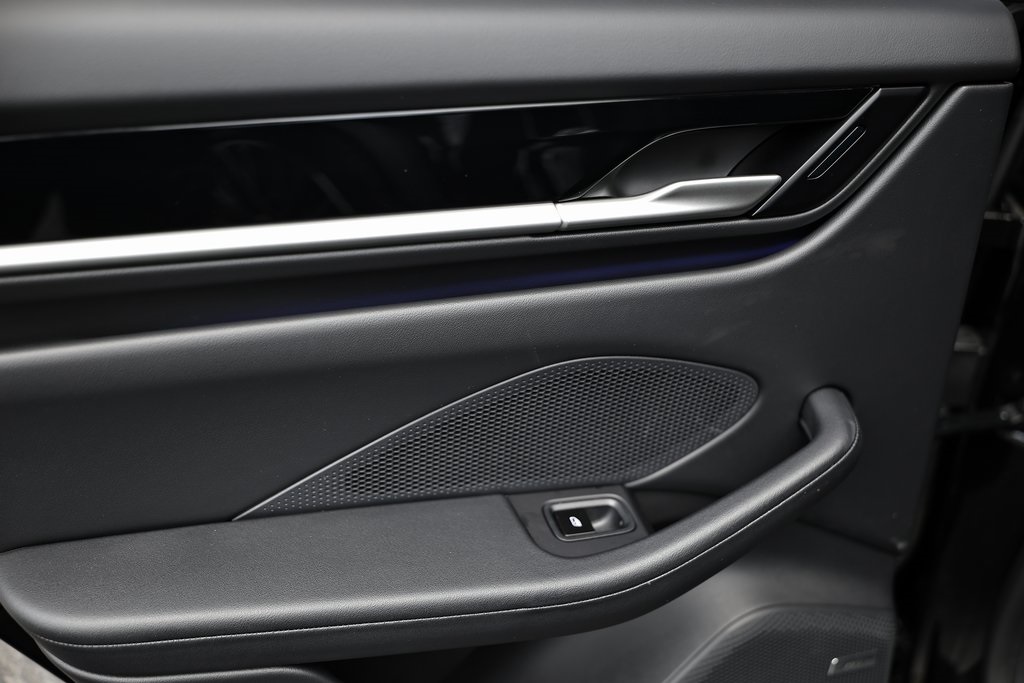 2024 Porsche Macan Electric 4 photo 20