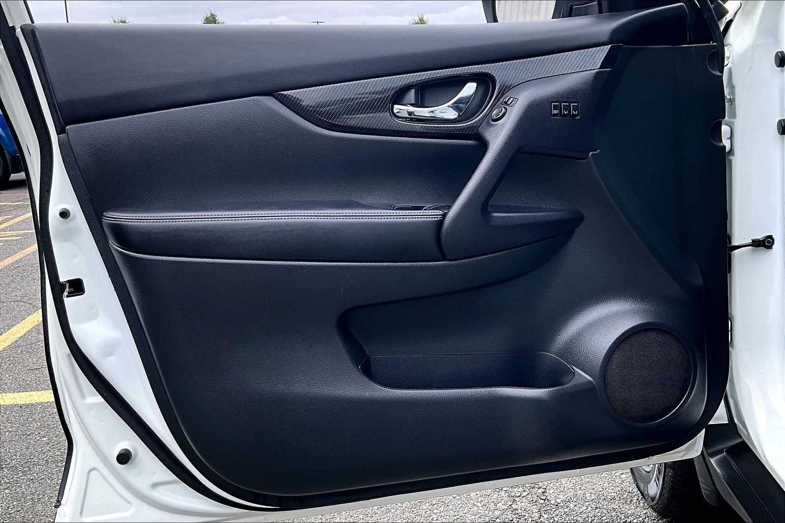 2019 Nissan Rogue SL photo 21