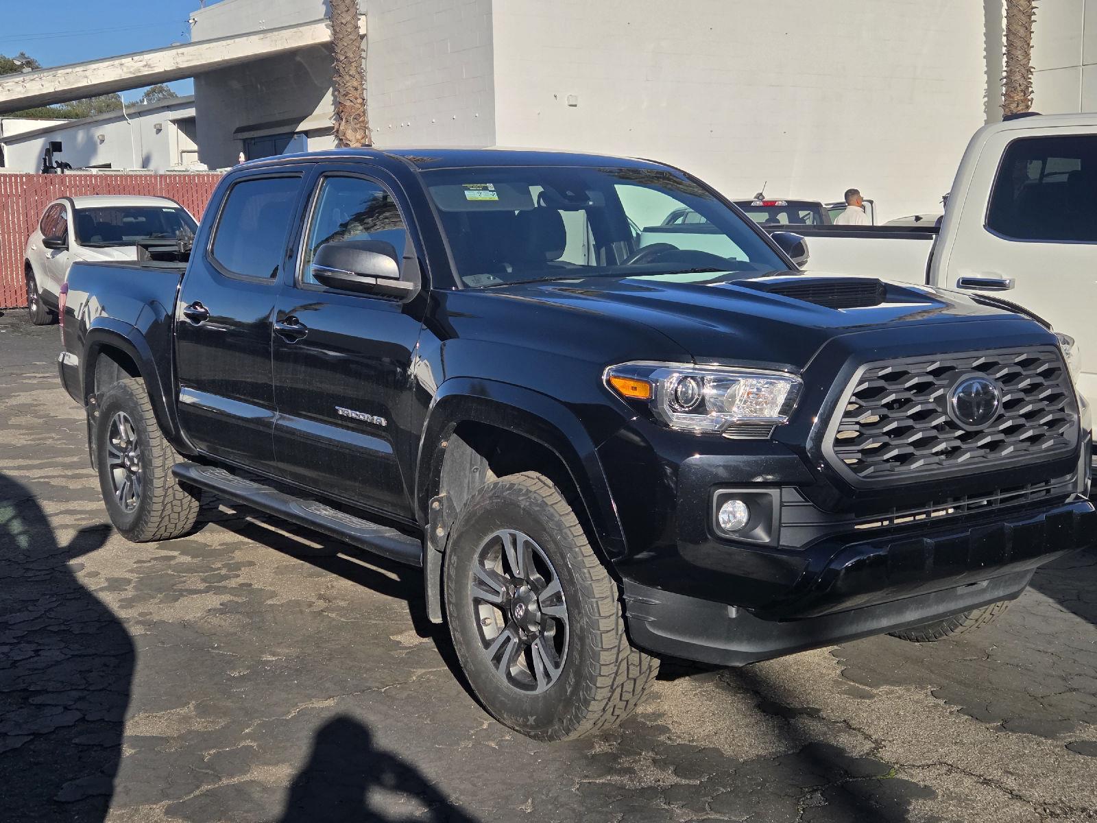 2019 Toyota Tacoma TRD Sport photo 3