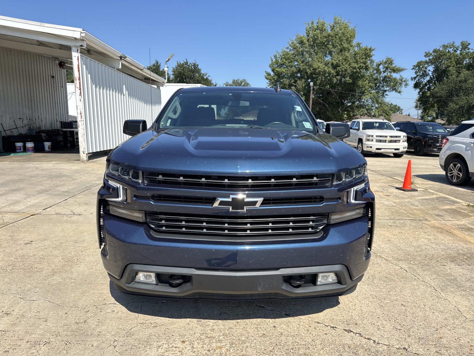 2021 Chevrolet Silverado RST photo 2