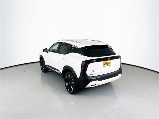 2025 Nissan Kicks SR photo 2