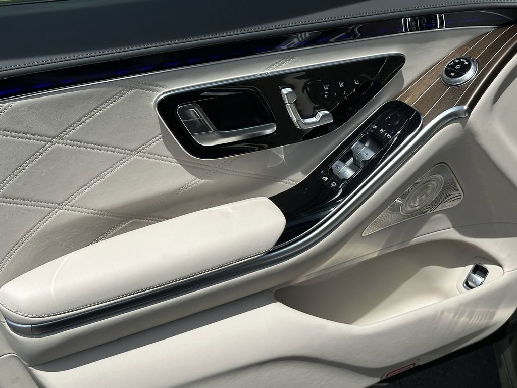 2025 Mercedes Benz S AMG 63 e 4MATIC photo 11
