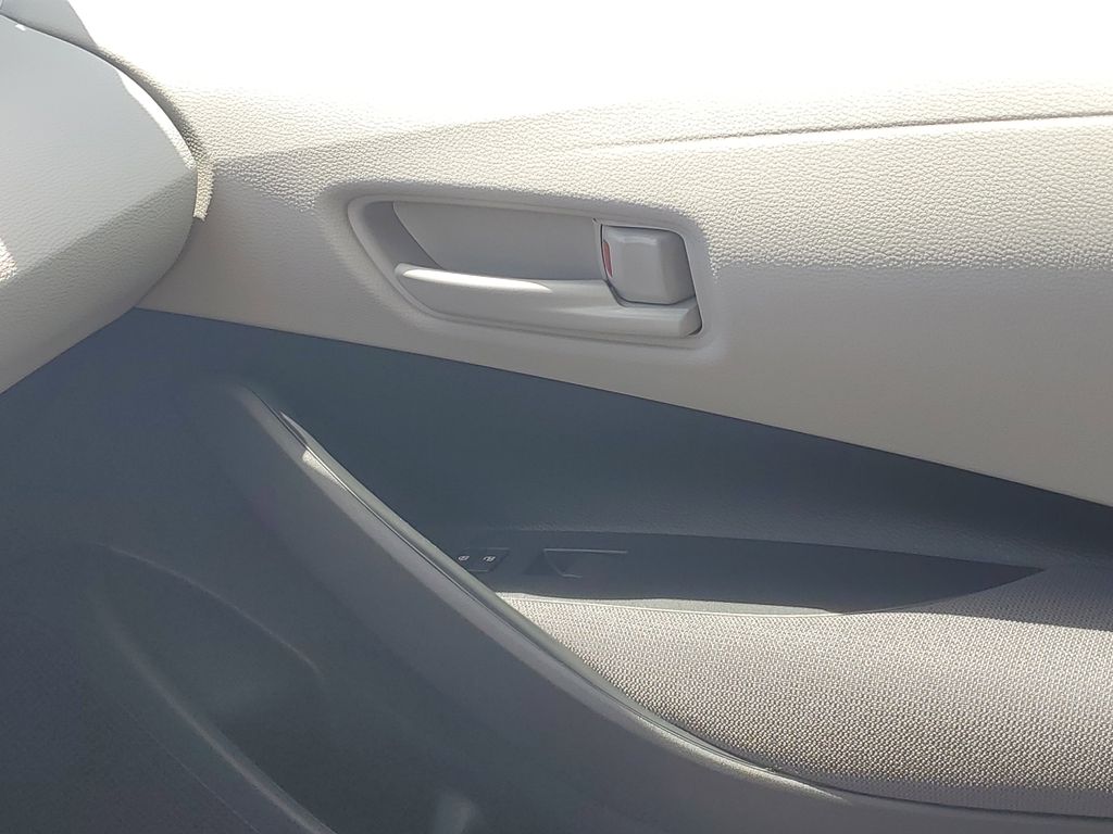 2025 Toyota Corolla LE photo 21