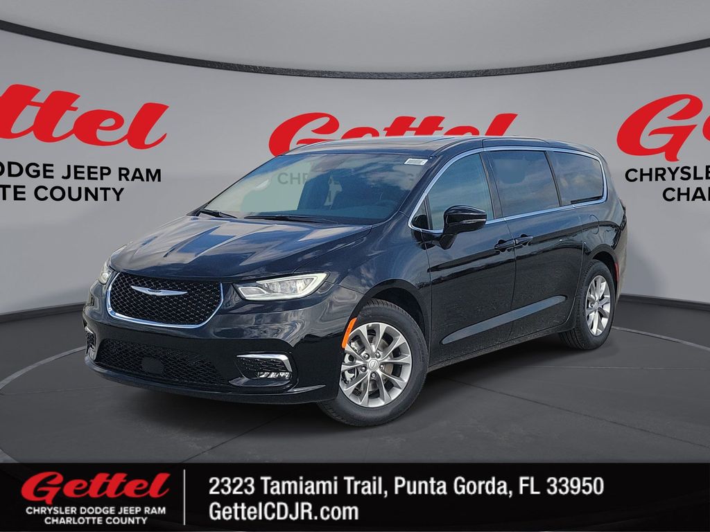 2026 Chrysler Pacifica Limited's photo