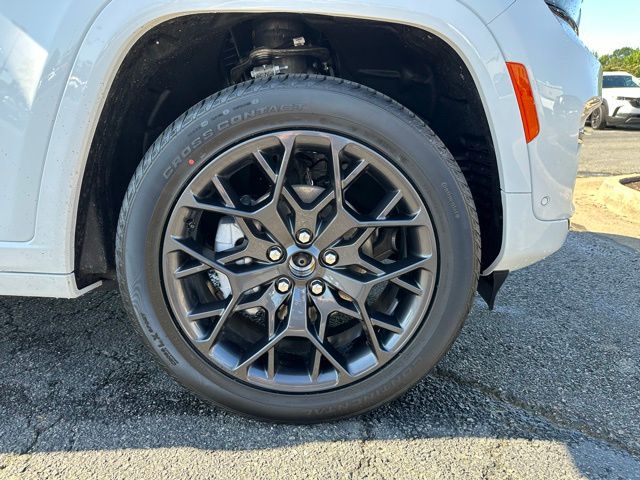 2025 Jeep Grand Cherokee Summit photo 11
