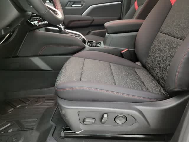 2025 Chevrolet Colorado Z71 photo 2