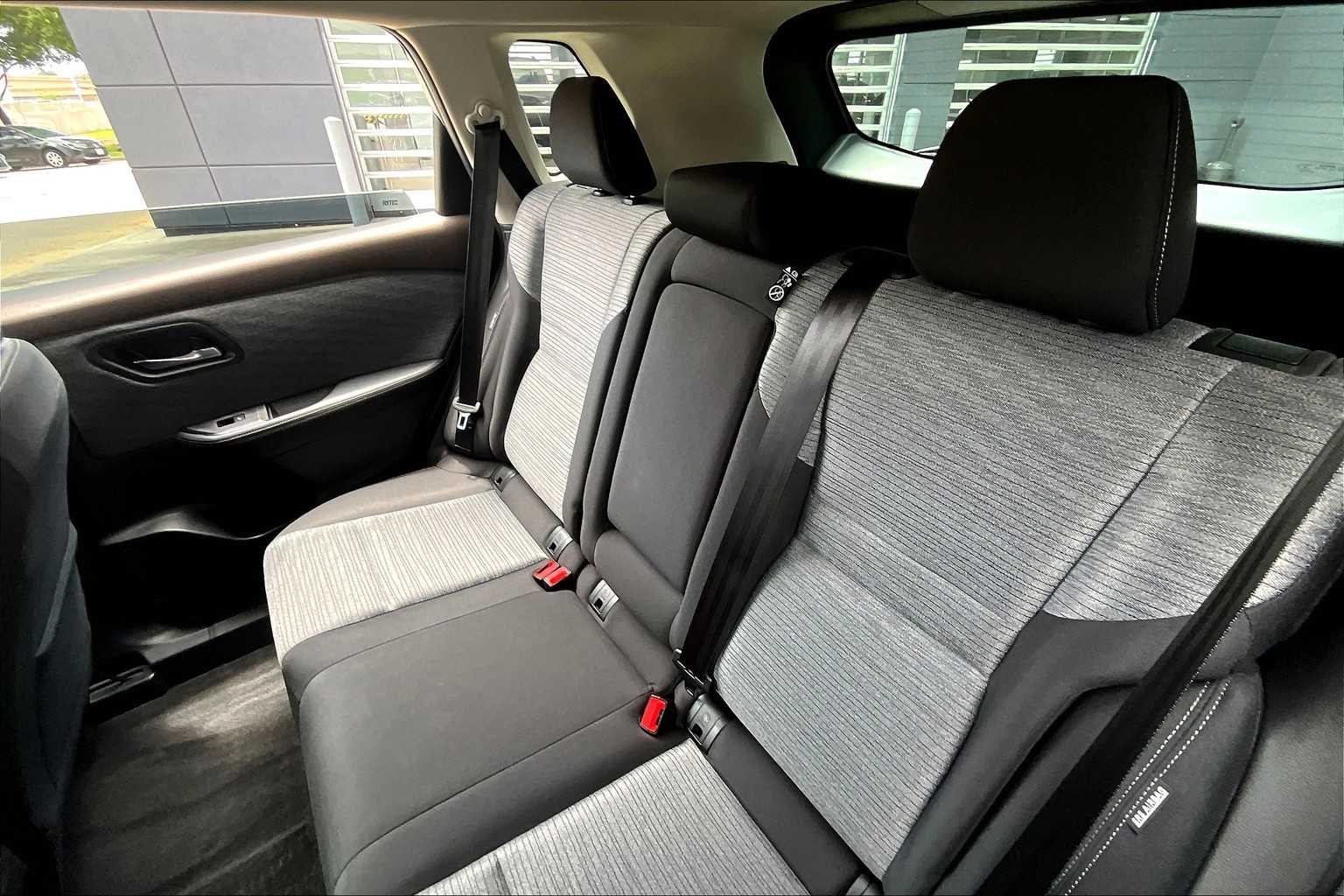 2023 Nissan Rogue SV photo 17