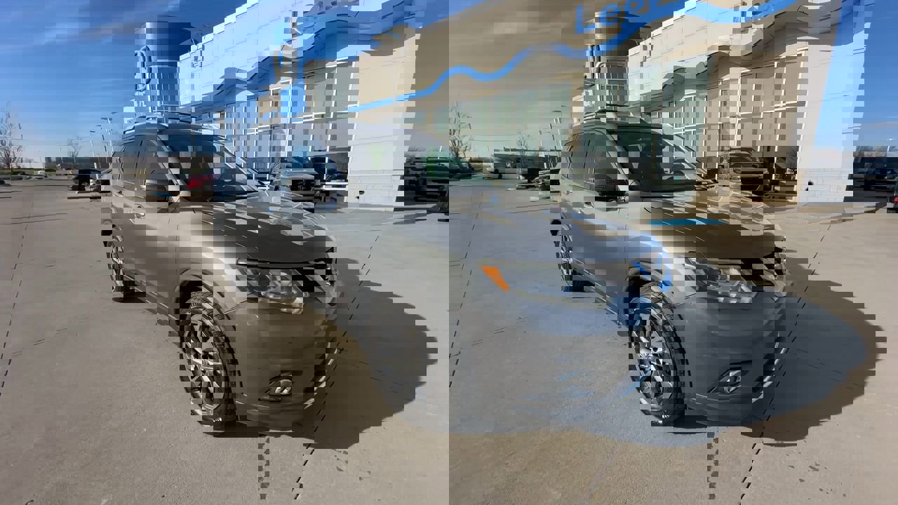 Used 2016 Nissan Rogue SL with VIN 5N1AT2MTXGC819033 for sale in Kansas City