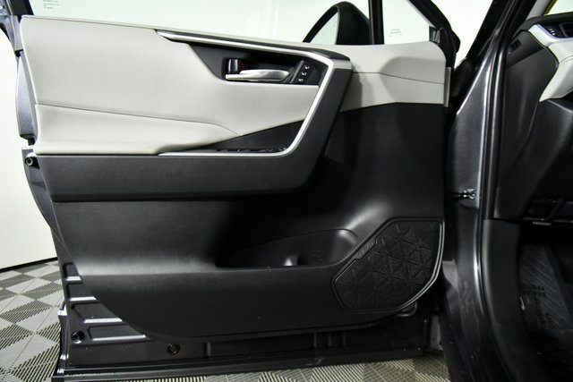 2025 Toyota RAV4 XLE Premium photo 17