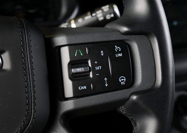 2024 Land Rover Defender 110 X-Dynamic SE photo 18
