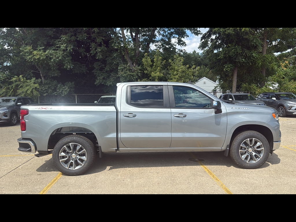 2026 Chevrolet Silverado 1500 LT photo 4
