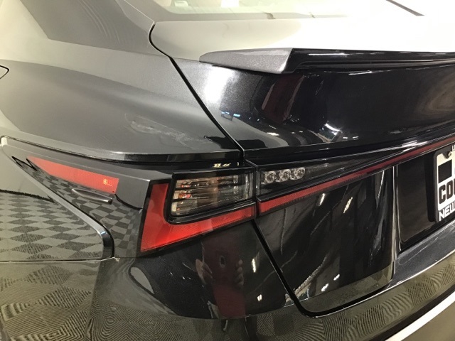 2022 Lexus IS 300 photo 25