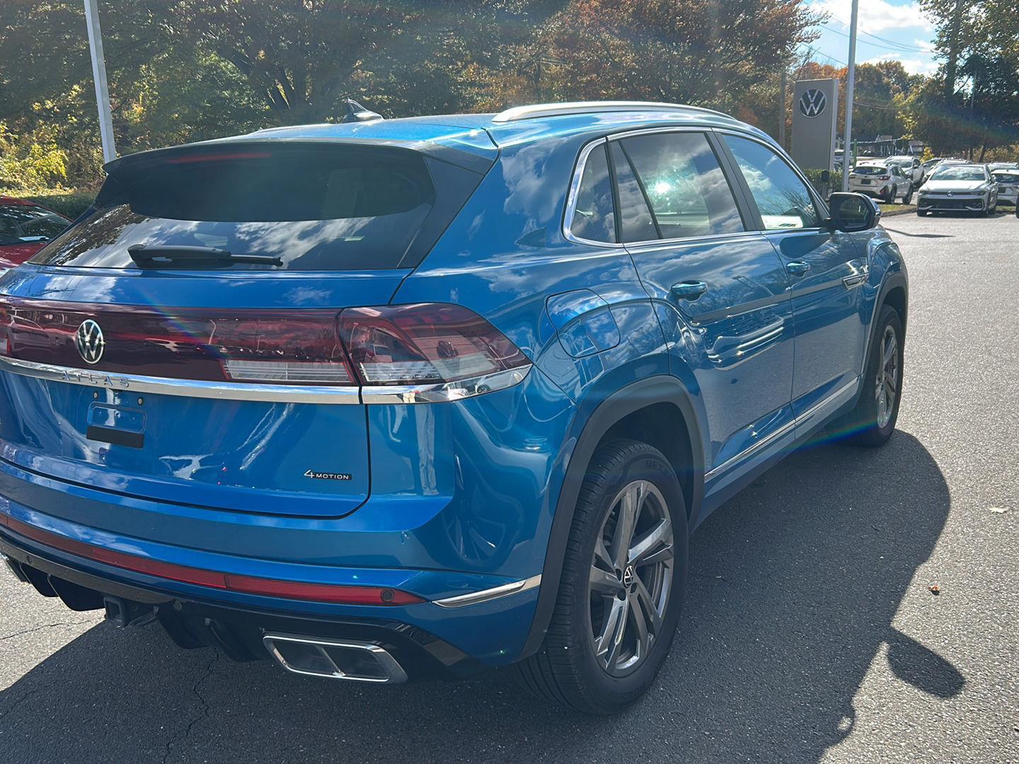 2024 Volkswagen Atlas Cross Sport SEL R-Line photo 4