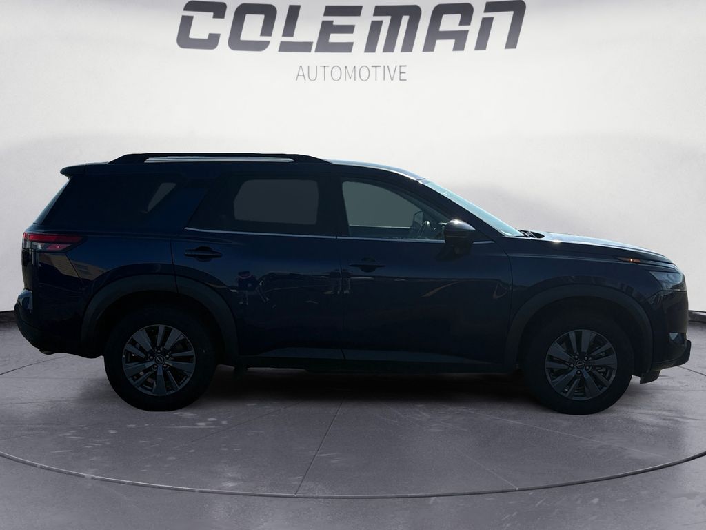 2024 Nissan Pathfinder SV photo 5