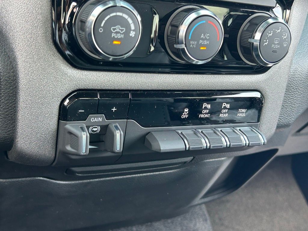 2025 Ram 1500 Tradesman photo 36