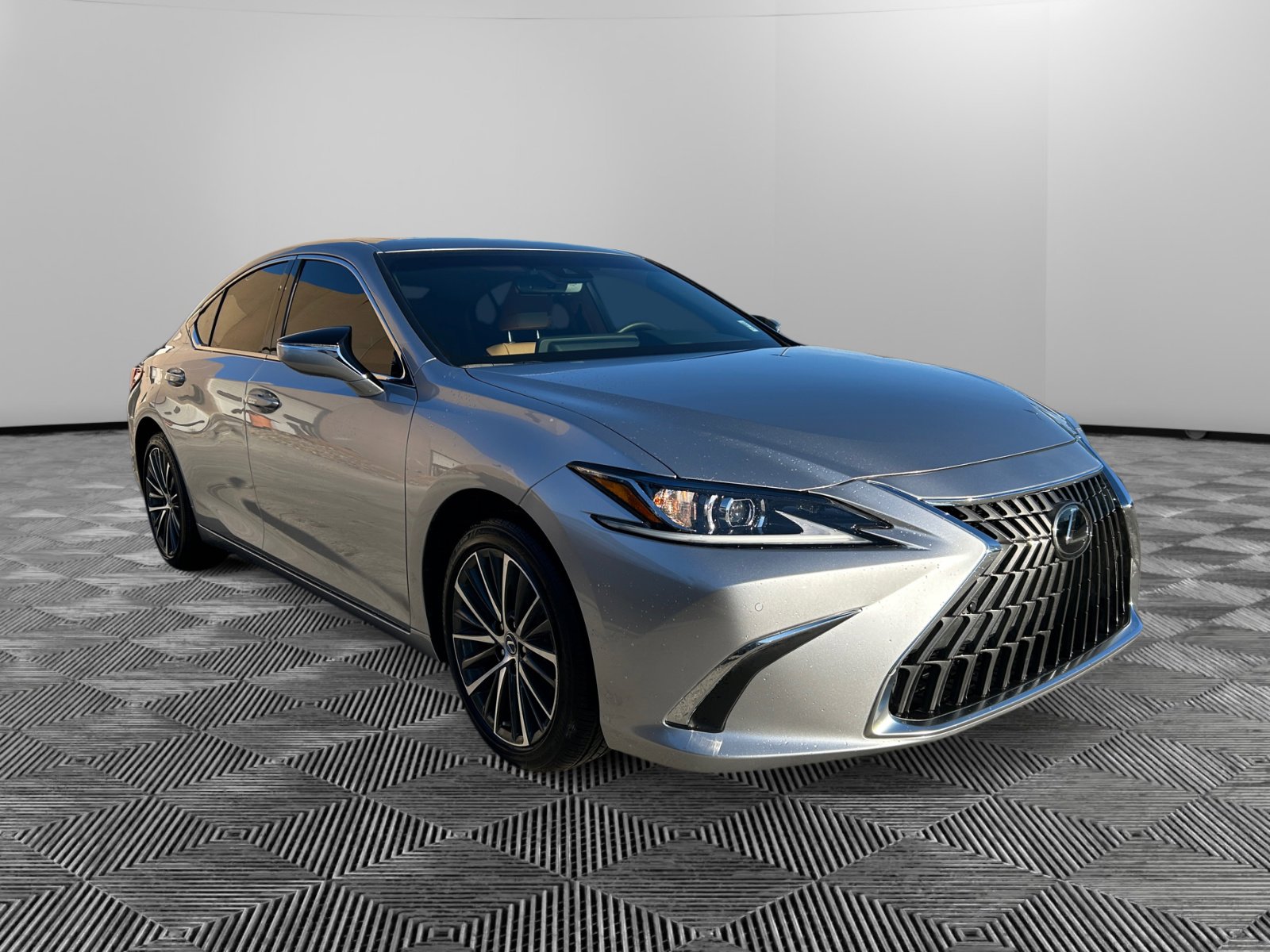 2025 Lexus ES Hybrid 300h's photo