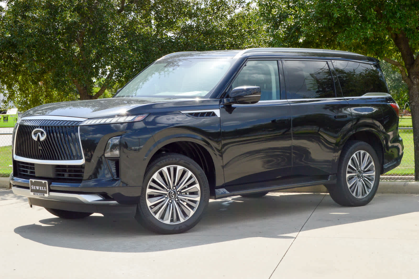 2025 INFINITI QX80 Sensory 4WD's photo