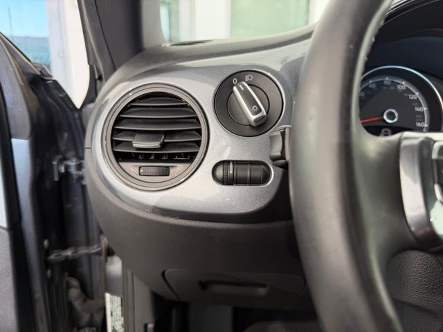 2017 Volkswagen Beetle 1.8T Classic photo 42