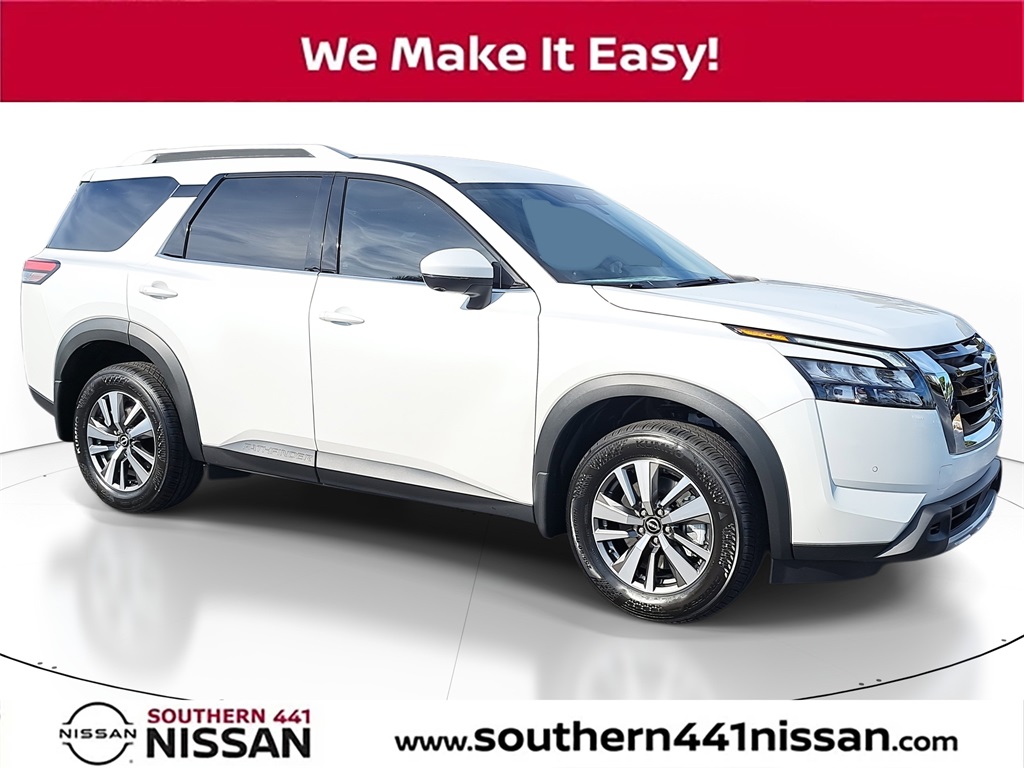 2025 Nissan Pathfinder SL's photo