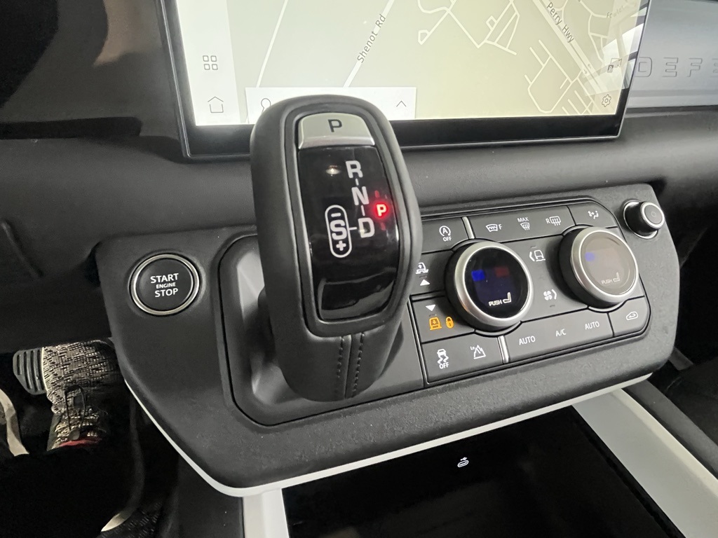 2025 Land Rover Defender 130 X-Dynamic SE photo 22