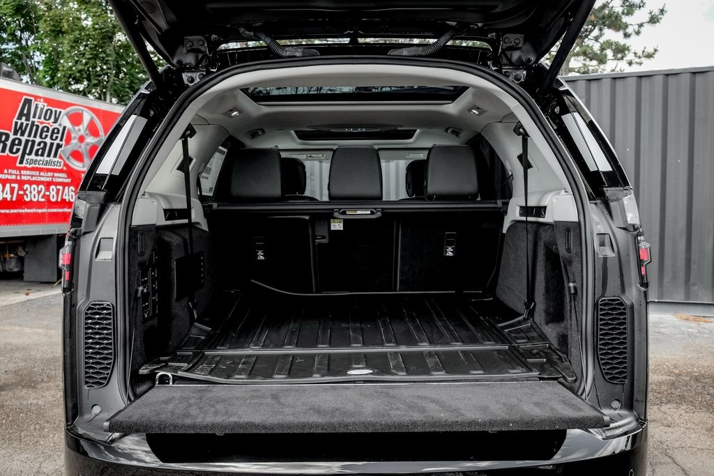 2025 Land Rover Discovery Metropolitan Edition photo 5