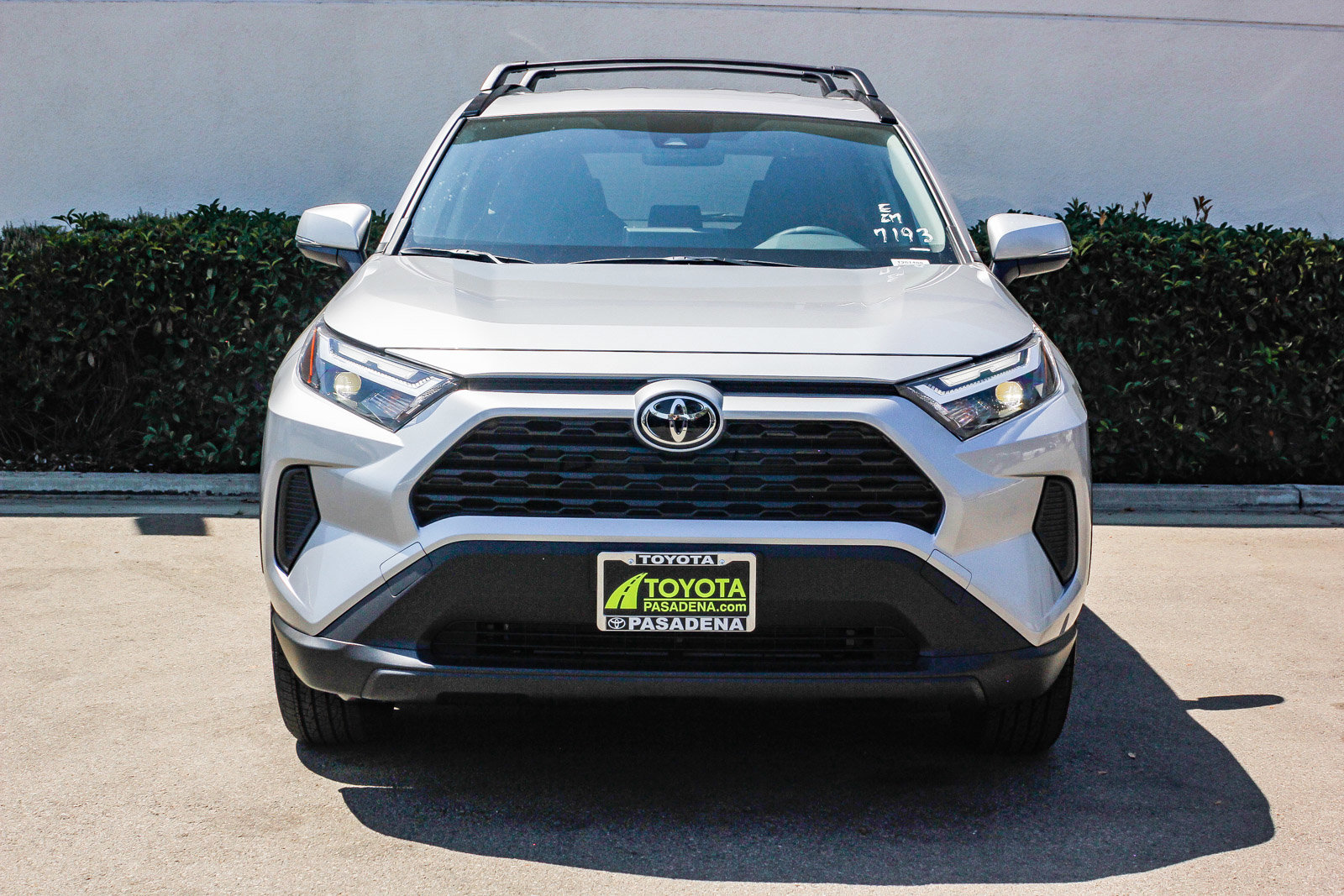 2025 Toyota RAV4 Hybrid LE photo 2