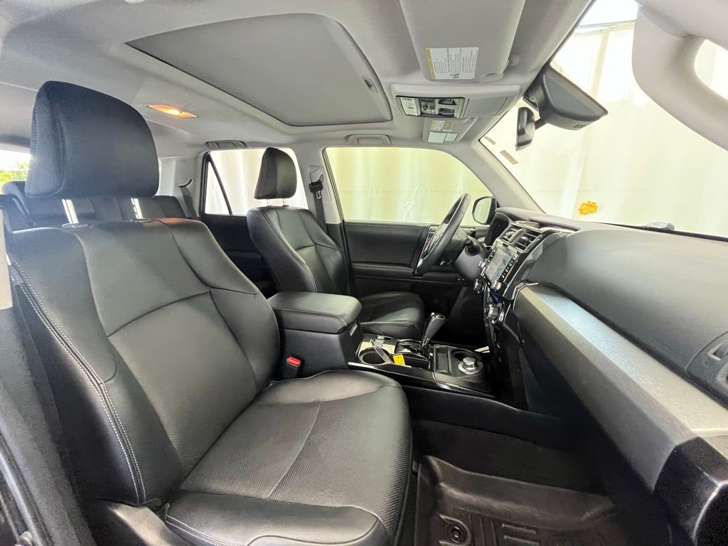 2020 Toyota 4Runner SR5 Premium photo 10