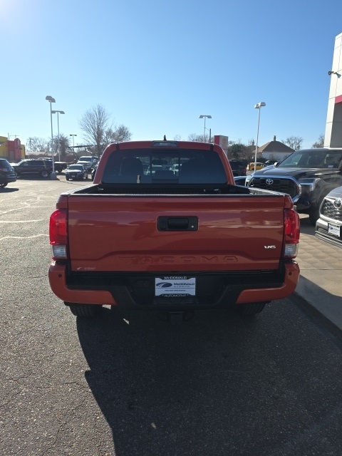 2017 Toyota Tacoma TRD Off-Road 4x4 photo 3
