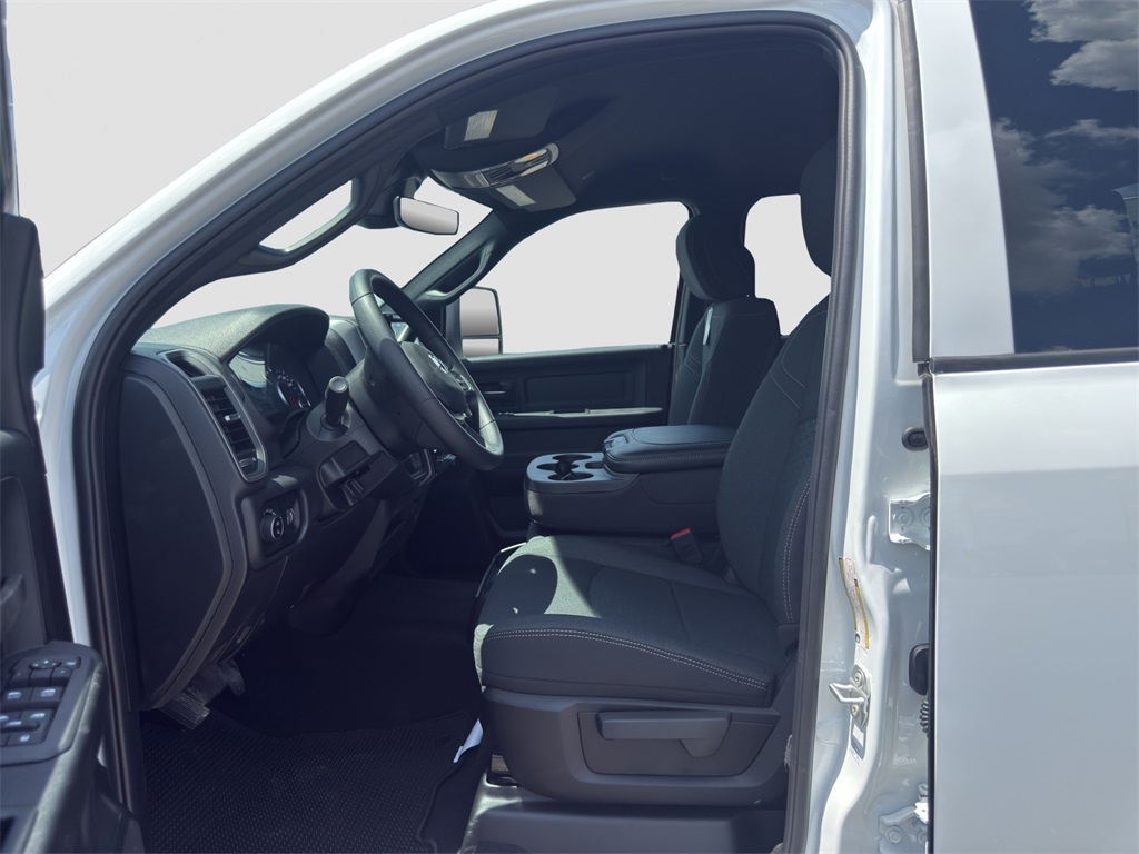 2025 Ram 2500 Tradesman photo 9