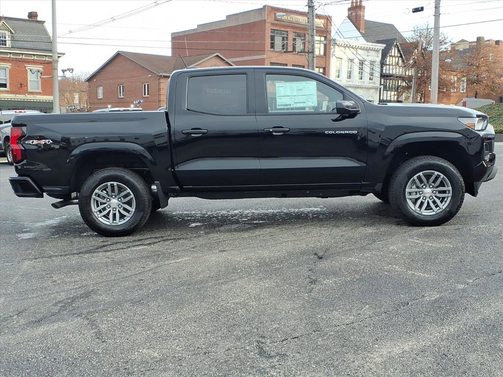 2026 Chevrolet Colorado LT photo 2