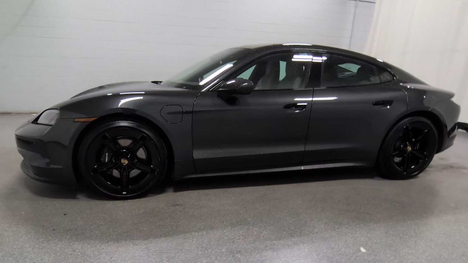 2025 Porsche Taycan photo 3