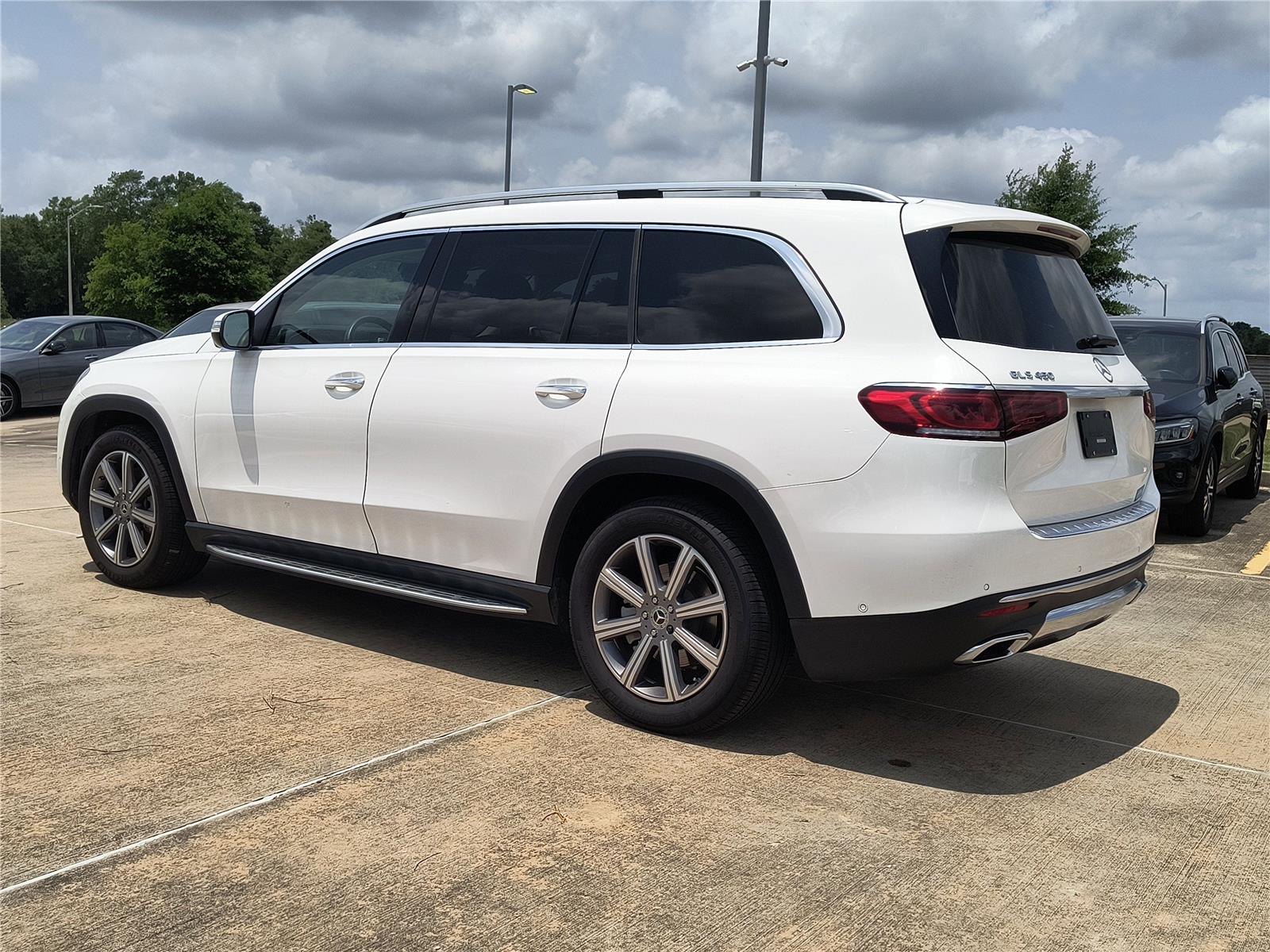 2023 Mercedes Benz GLS 450 4MATIC photo 4