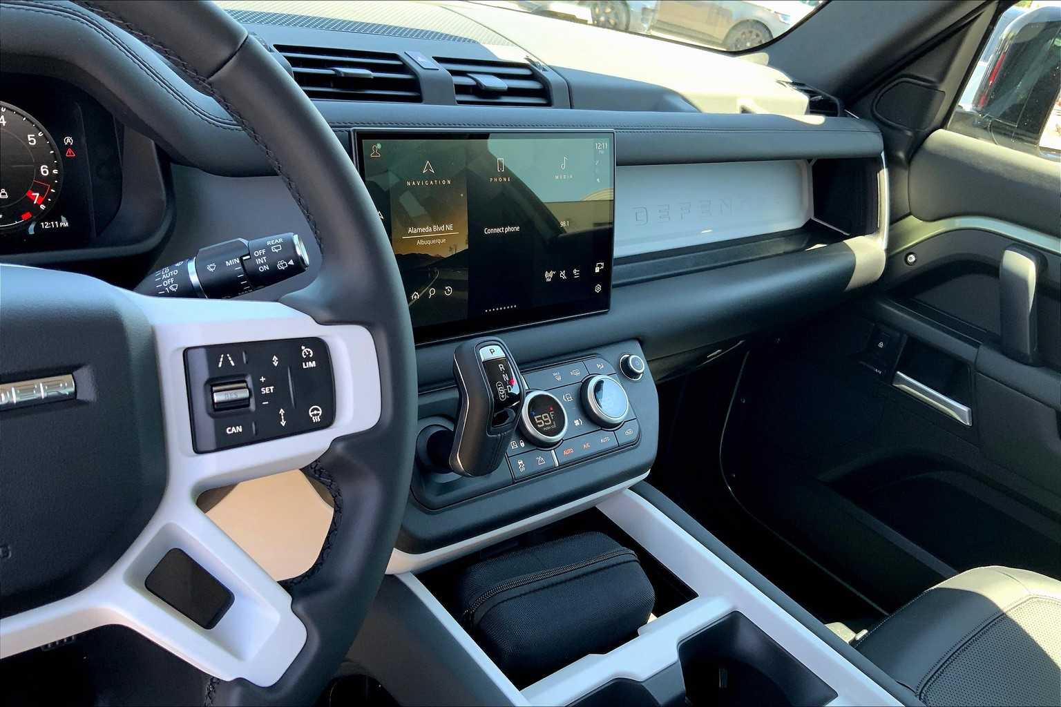 2025 Land Rover Defender 90 X-Dynamic SE photo 5