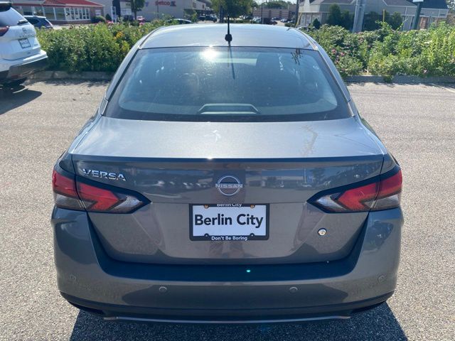 2025 Nissan Versa 1.6 S photo 4