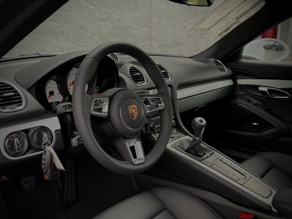 2025 Porsche Cayman Base photo 4
