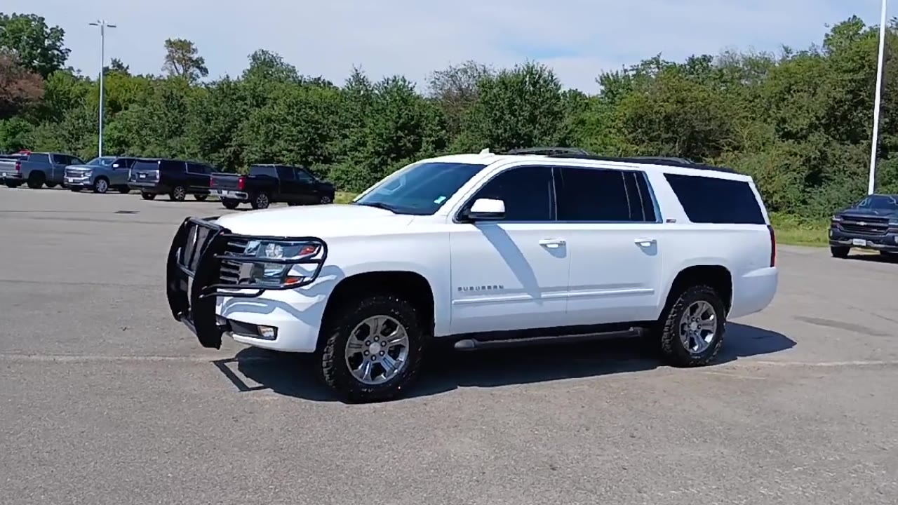2018 Chevrolet Suburban LT photo 4