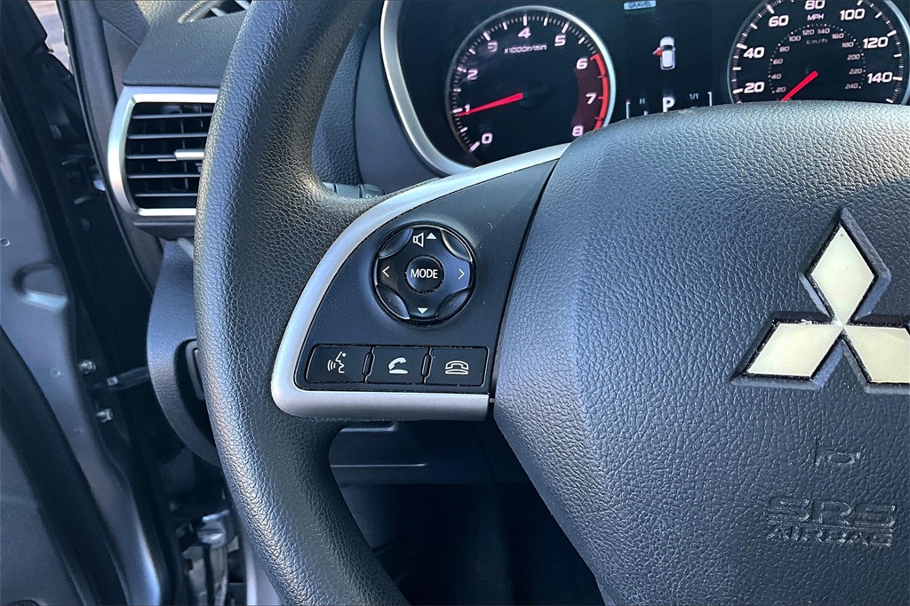2019 Mitsubishi Eclipse Cross LE photo 22
