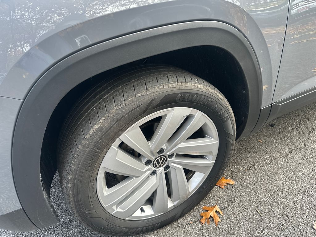 2022 Volkswagen Atlas Cross Sport V6 SE Technology photo 2