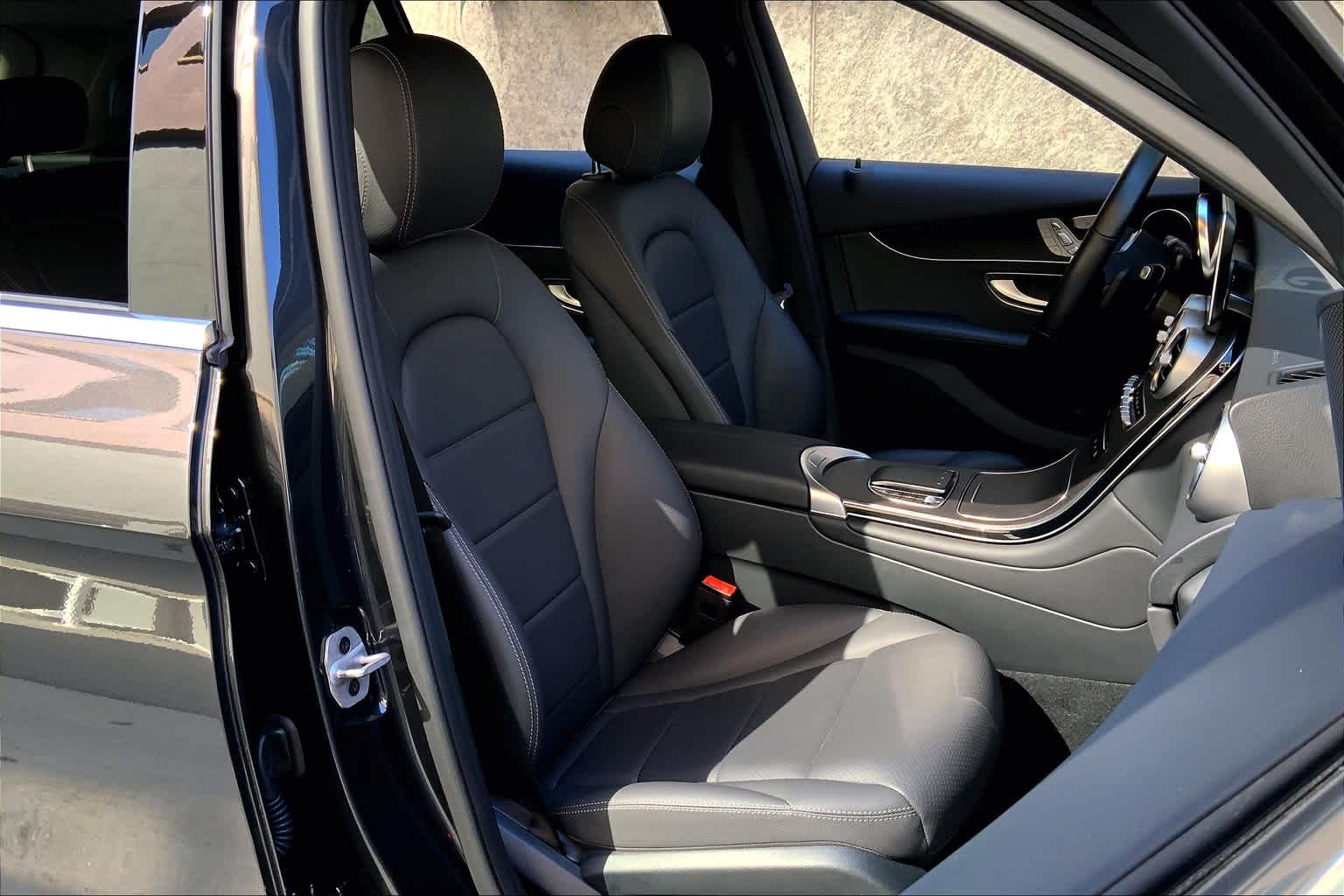 2022 Mercedes Benz GLC 300 photo 8