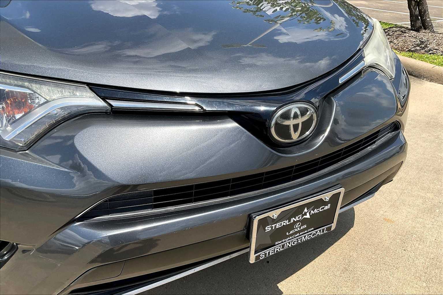 2017 Toyota RAV4 XLE photo 28