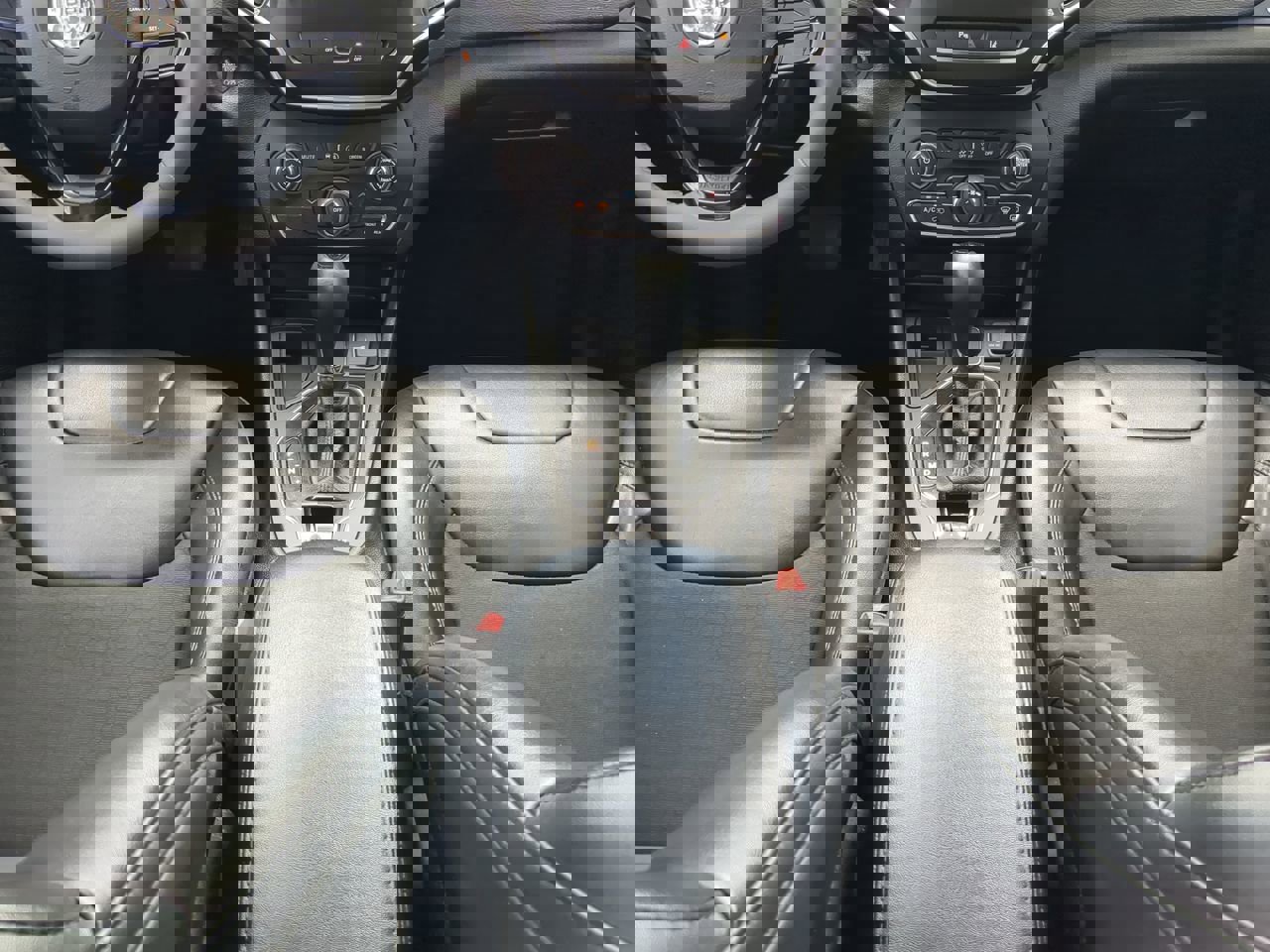 2021 Jeep Cherokee Altitude photo 18