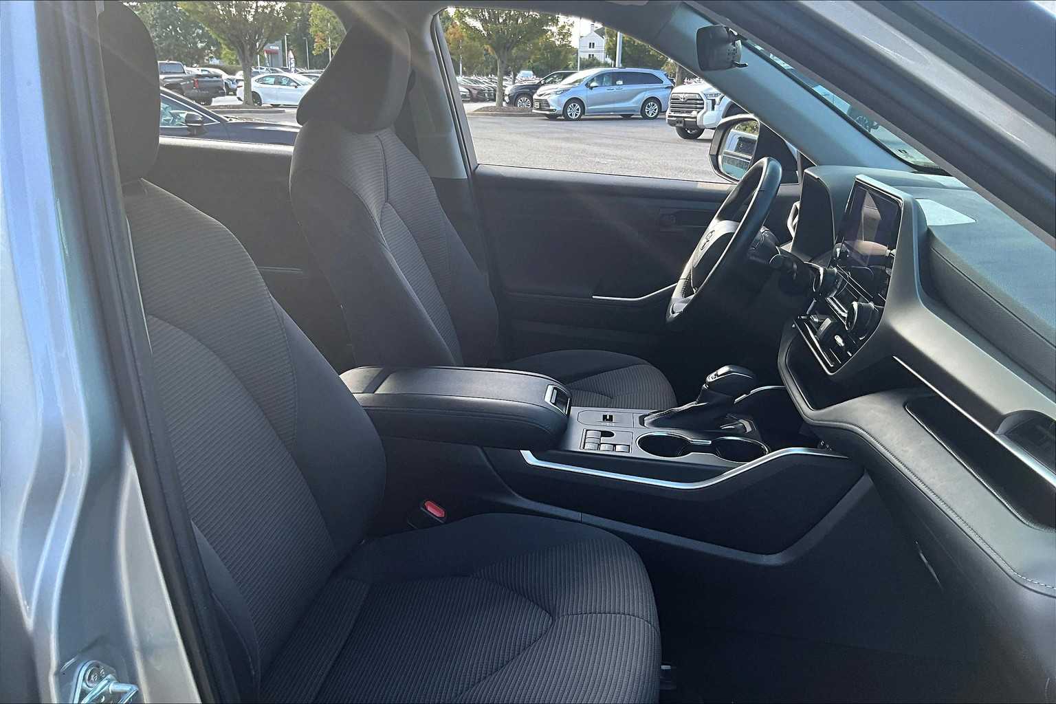 2023 Toyota Highlander LE photo 8