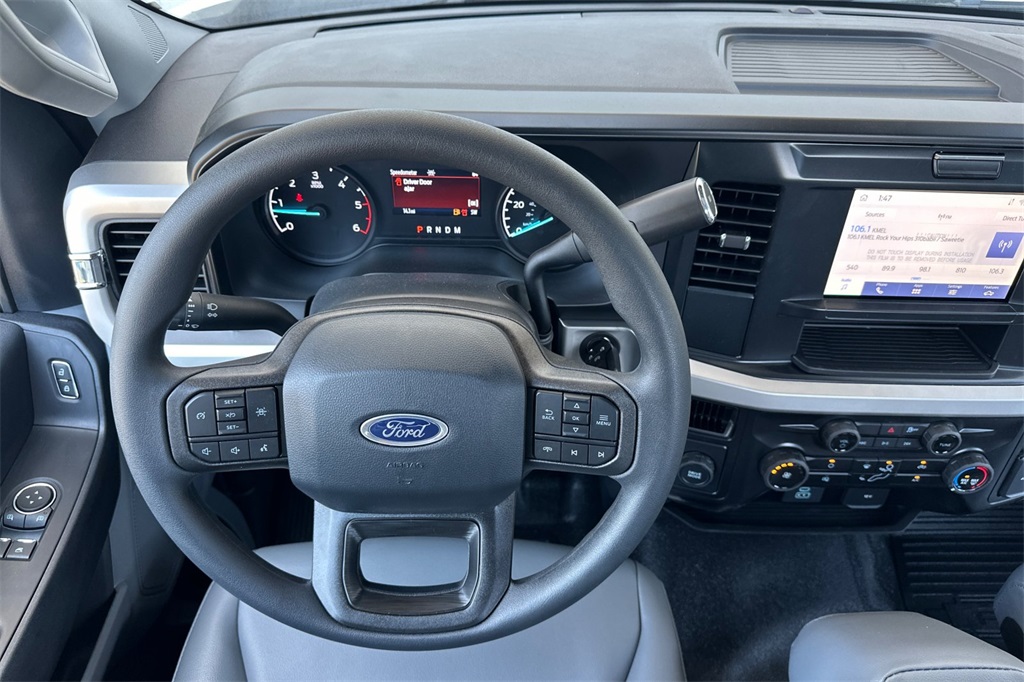 2025 Ford F-350 photo 13
