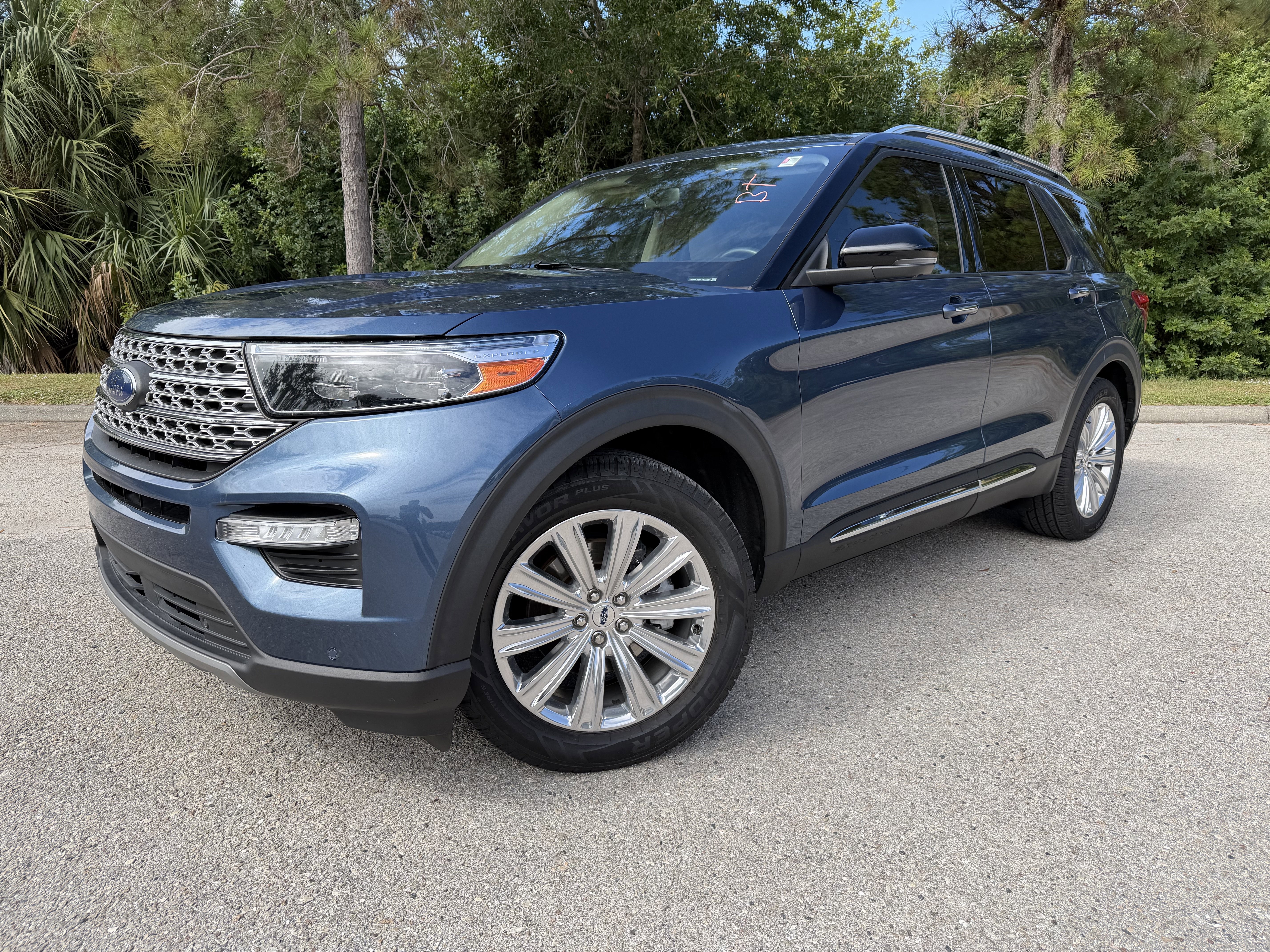 2020 Ford Explorer Limited's photo