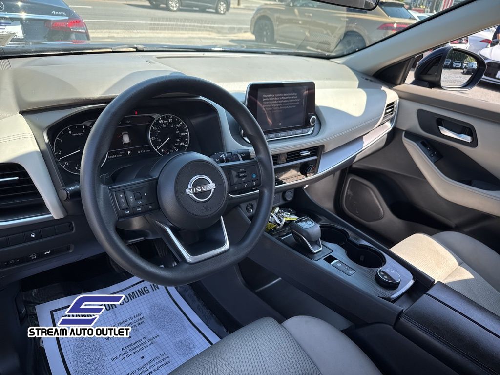 2024 Nissan Rogue SV photo 10