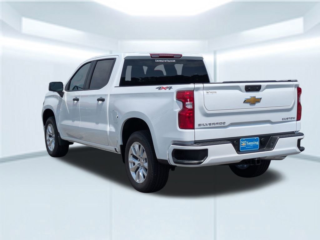 2025 Chevrolet Silverado 1500 Custom photo 3