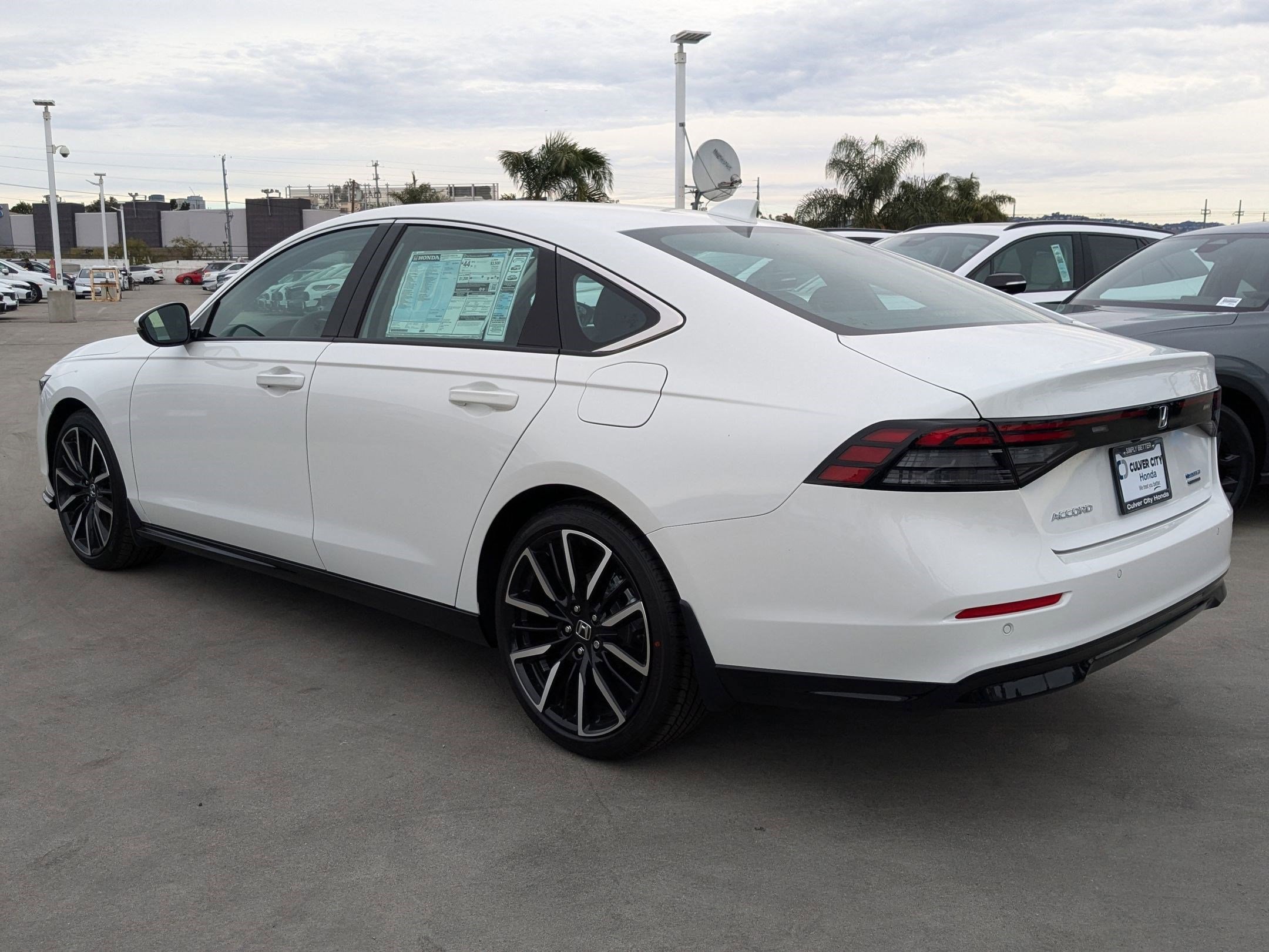 2025 Honda Accord Hybrid Touring photo 2