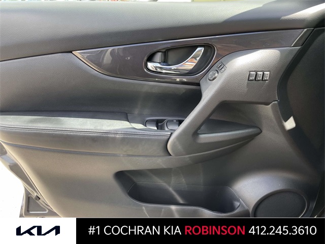 2018 Nissan Rogue SV photo 26