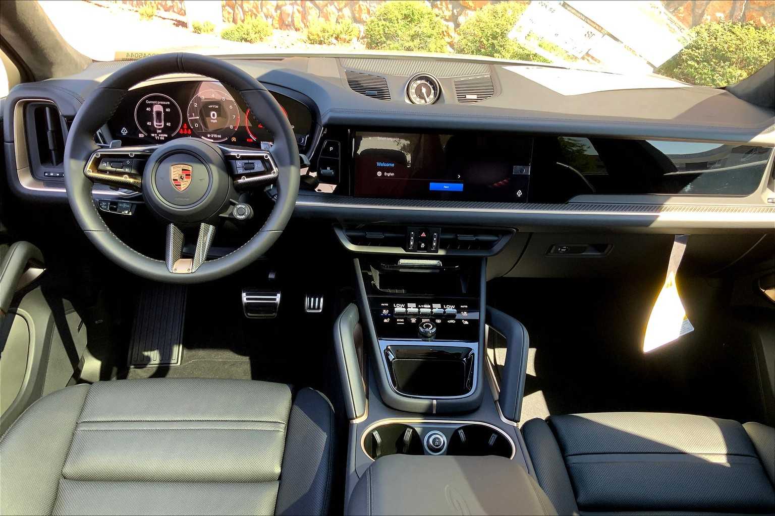 2025 Porsche Cayenne GTS Coupe photo 13